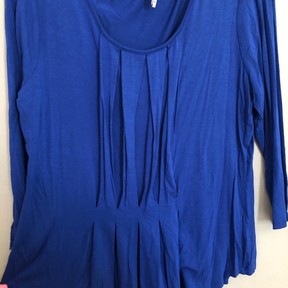 Woman’s royal Blue pleat front blouse. Size L